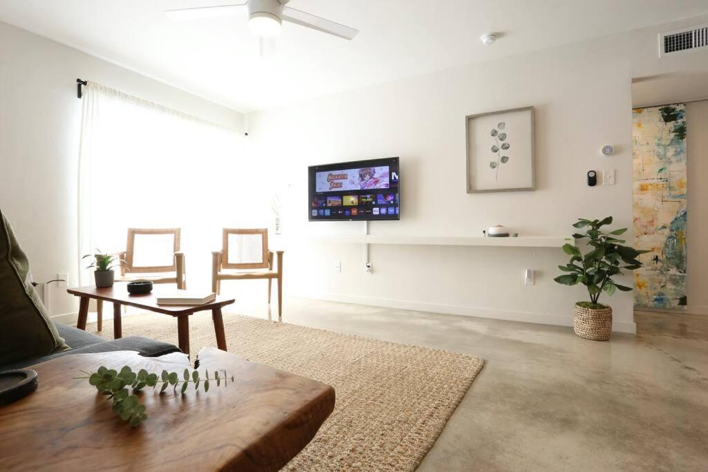 Concrete Suite 5 Min Walk To Shands Uf Gainesville Esterno foto