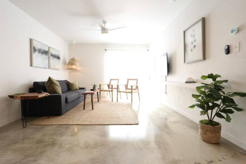 Concrete Suite 5 Min Walk To Shands Uf Gainesville Esterno foto